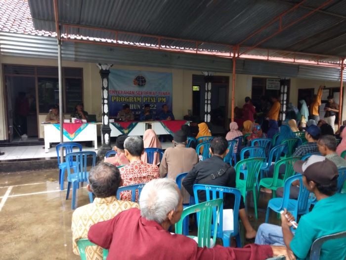 PENYERAHAN SERTIFIKAT TANAH PROGRAM PTSL DESA ARJOSARI GELOMBANG I ( KASIMAN ) 01